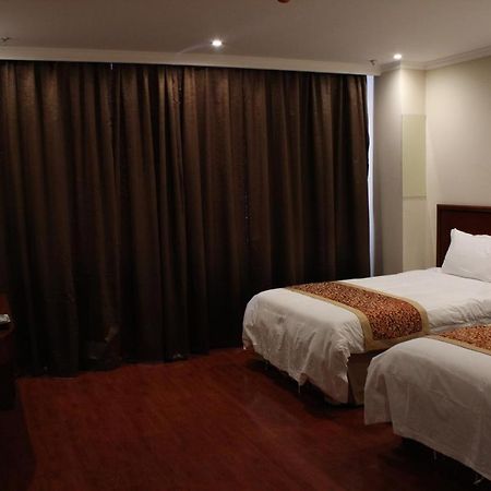 Greentree Inn Dalian Airport New District Xinzhaizi Express Hotel מראה חיצוני תמונה