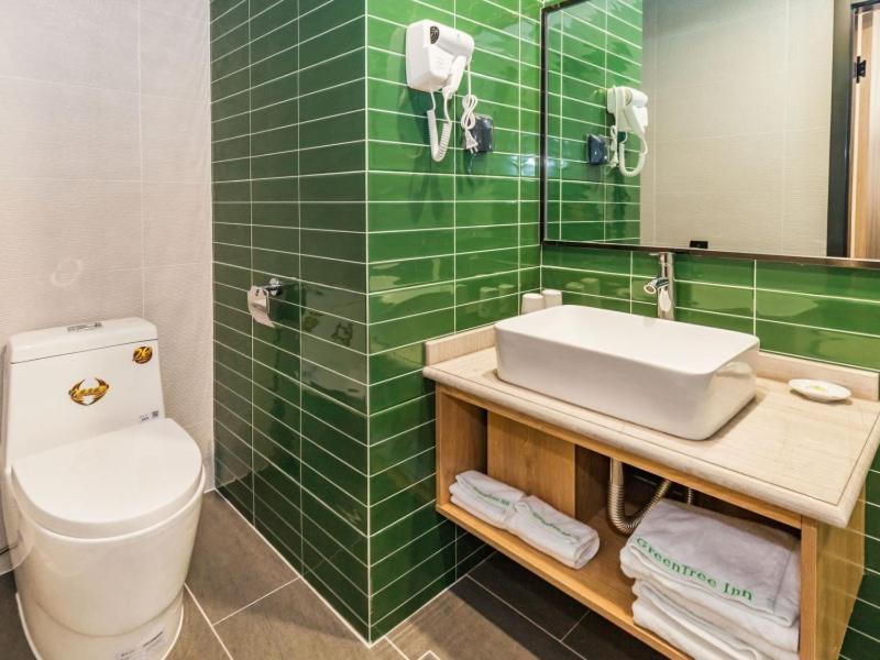 Greentree Inn Dalian Airport New District Xinzhaizi Express Hotel מראה חיצוני תמונה